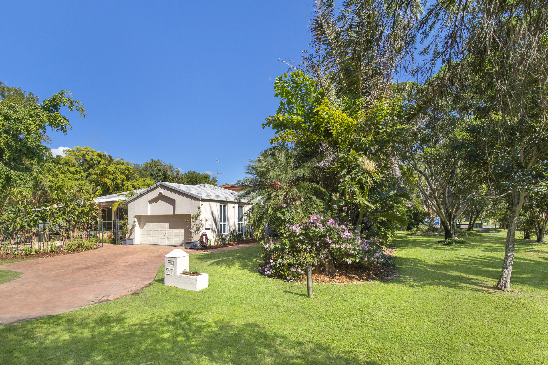 27 Robert Street Noosaville QLD 4566